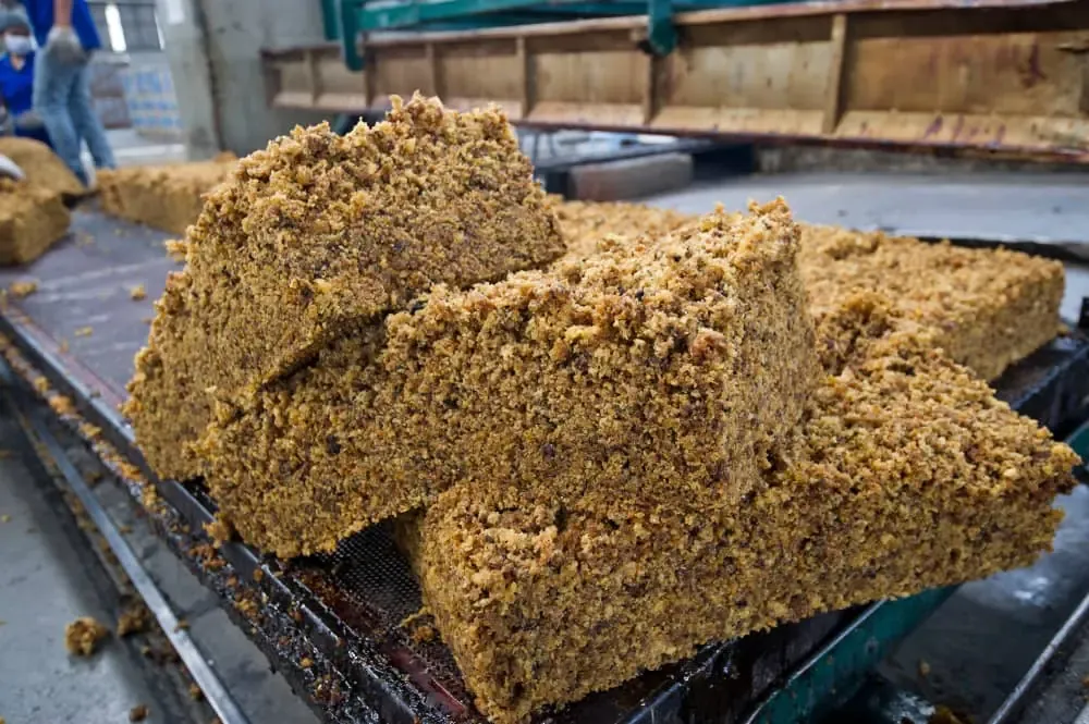 Pressed TSNR 20 crumb blocks on the processing line